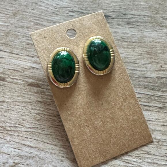 BOGO FREE GREEN STONE STUD EARRINGS - Picture 1 of 5
